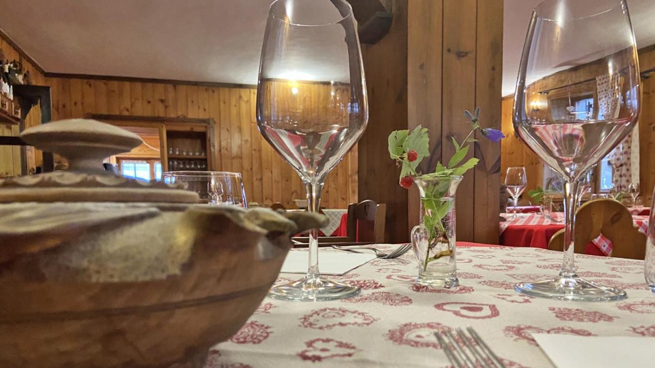 Locanda Ristorante Bar Del Lago Chamois Εξωτερικό φωτογραφία